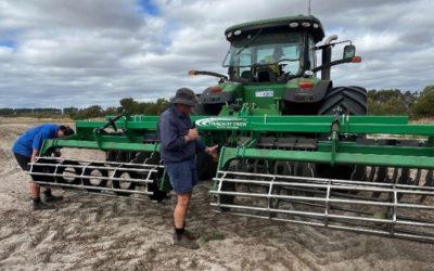 Combining wheel track renovation with other operations